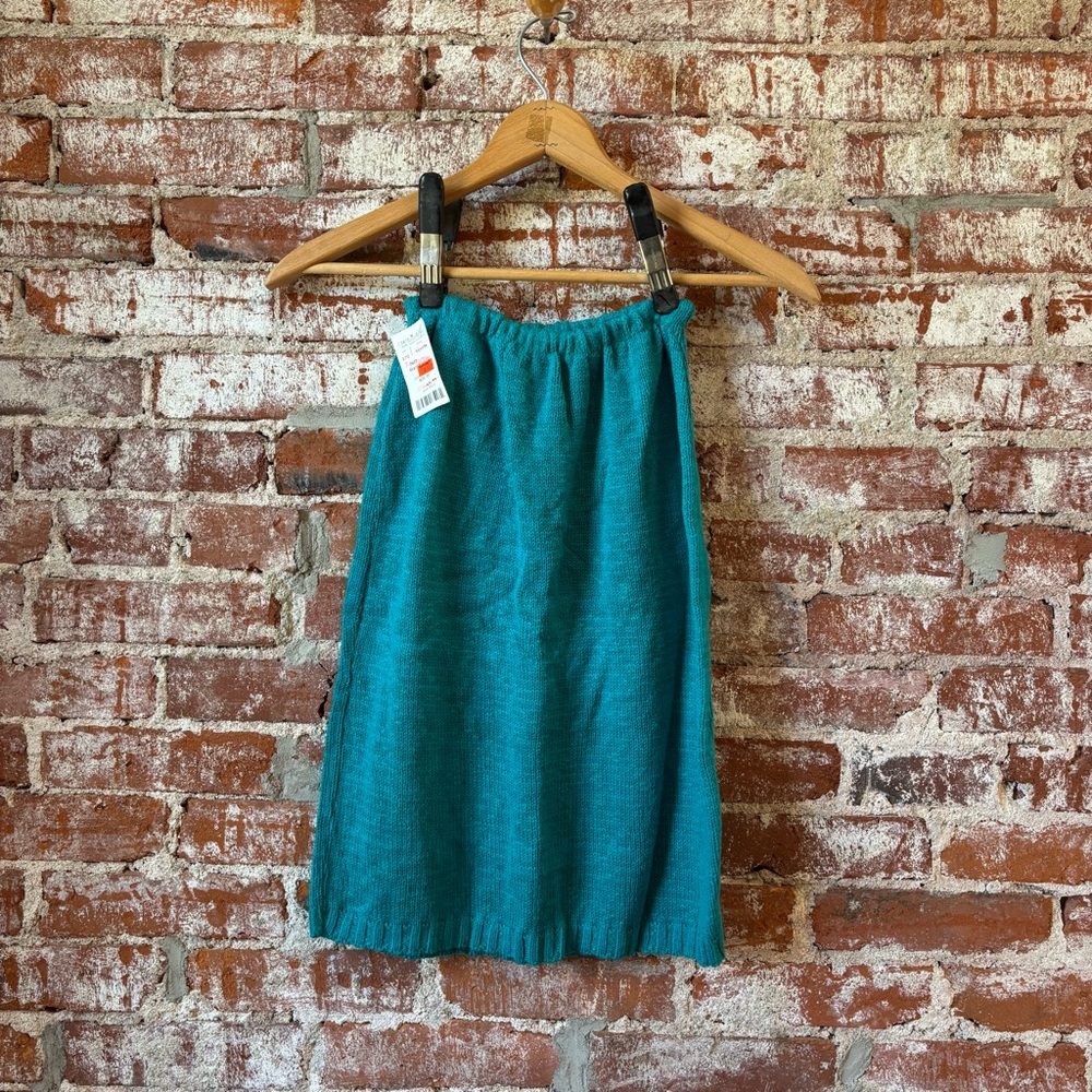 Vintage teal colored knit skirt